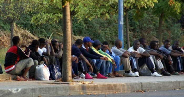 Lamezia, i migranti ancora in strada