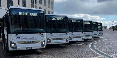 Ordigno rudimentale esplode su un bus delle Ferrovie della Calabria