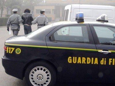 Corriere vibonese con valuta falsa beccato a Napoli