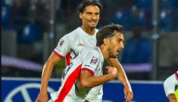 Crotone, beffa nel finale. Il Catania rimonta e vince 2-1 con rigore allo scadere