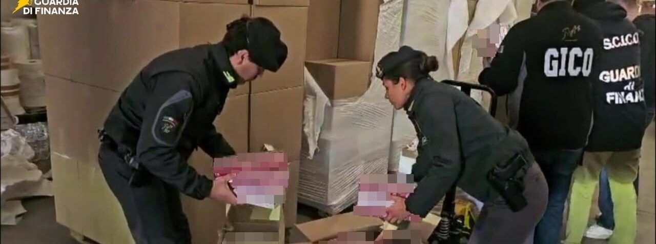 Producevano sigarette di contrabbando, 17 arresti