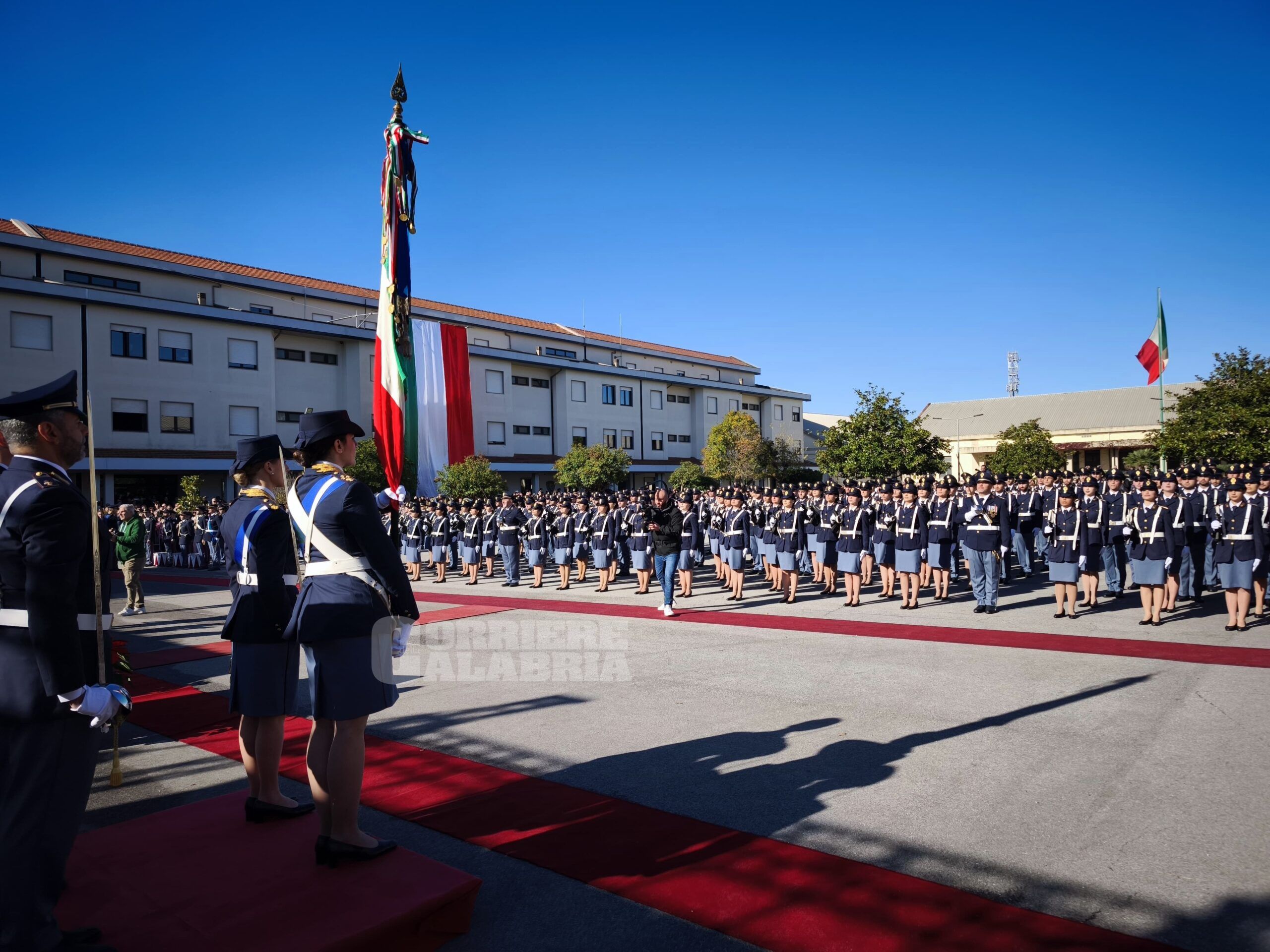 A Vibo il giuramento degli allievi della Polizia di Stato. «Siate fieri della vostra scelta di legalità e libertà» – FOTO