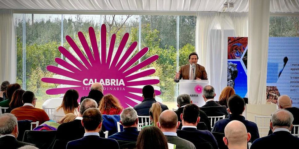 «Turismo, non bastano bonus o voucher: bisogna rispettare il territorio»