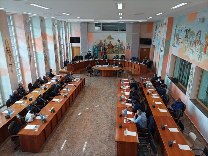 Cosenza, aumenta la tariffa Tari. «Impegno sulla differenziata per diminuire i costi»