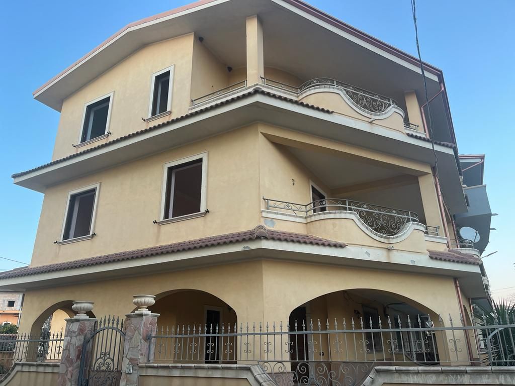 Immobile devastato a Isola Capo Rizzuto, Libera: «Il progetto va avanti con più forza»