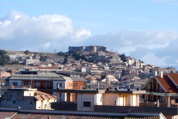 Il “mondo di mezzo” vibonese