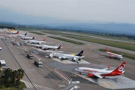 Aeroporti di Reggio e Crotone, si pensa a un'unica società