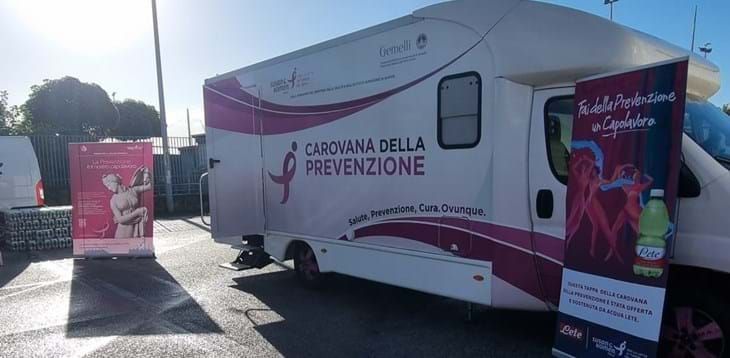 Nazionale italiana femminile in campo a Cosenza per la prevenzione dei tumori al seno