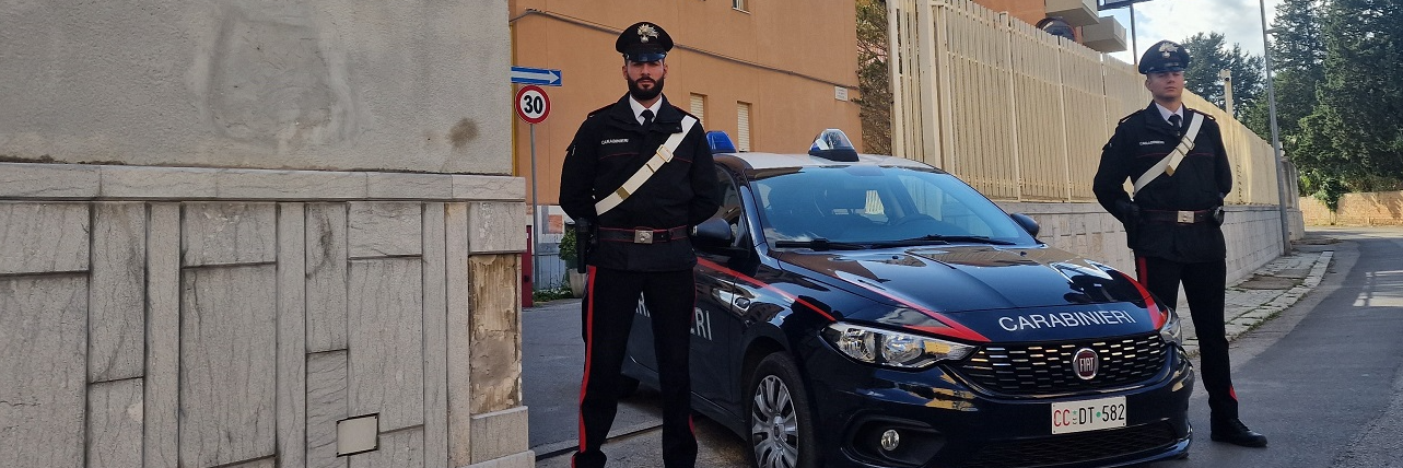 Munizioni e divise della polizia trovate allo Zen