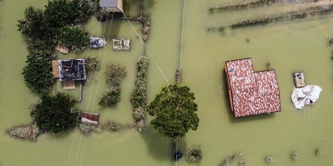 Emilia Romagna nel fango: 14 vittime, 15mila gli sfollati