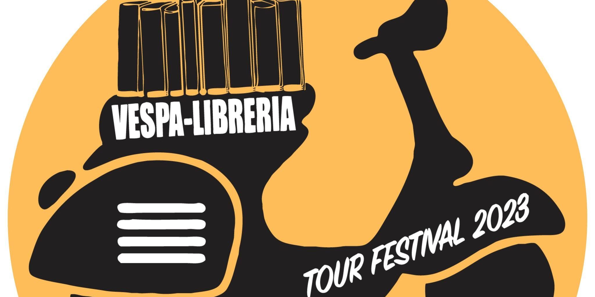 Il giro d’Italia con la Vespa-Libreria diventa un festival in movimento