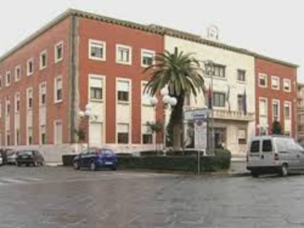 Crotone, in Comune è guerra aperta