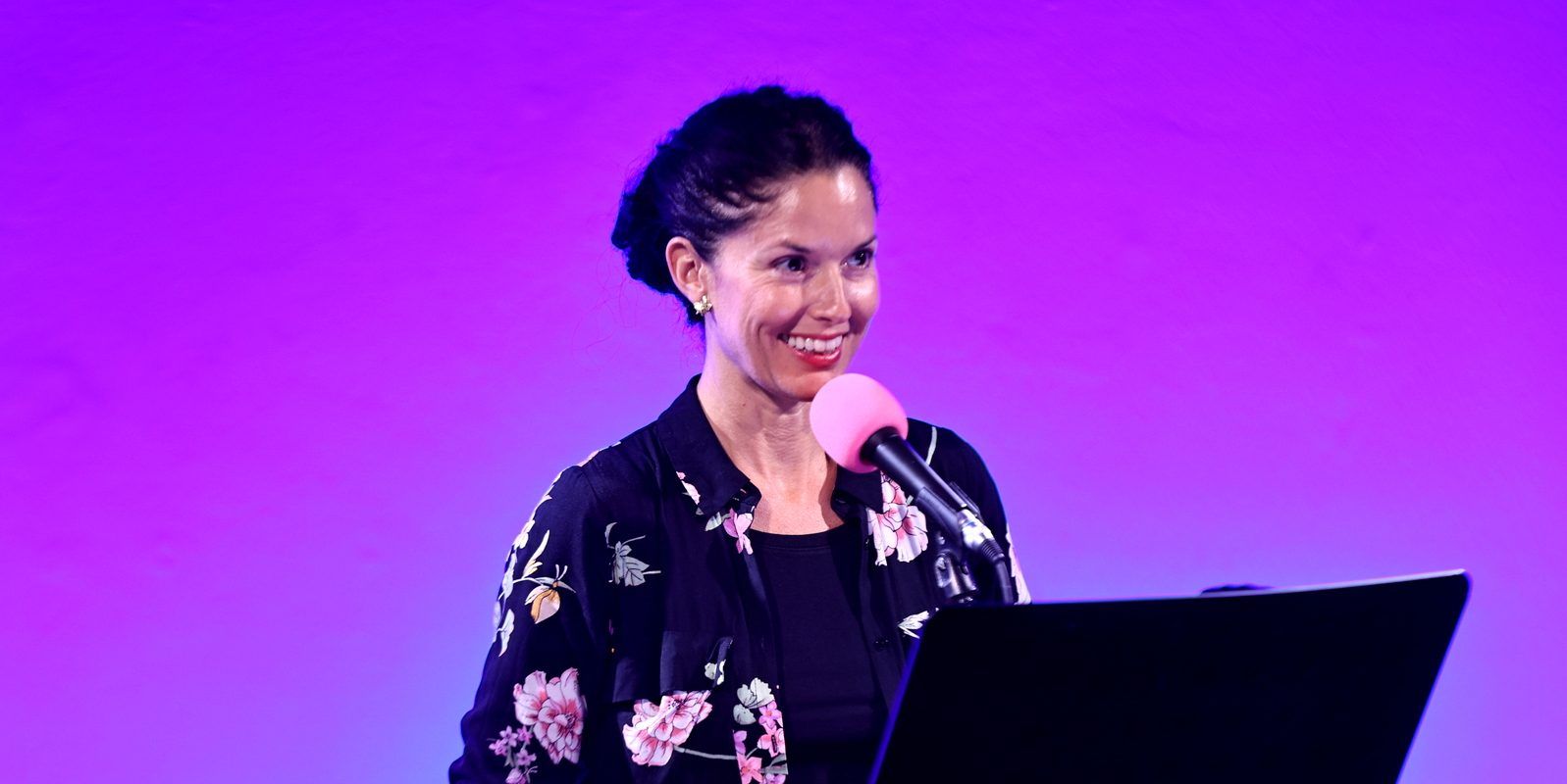 Festival d’Autunno, risate e riflessioni con la satira feroce di Arianna Porcelli Safonov