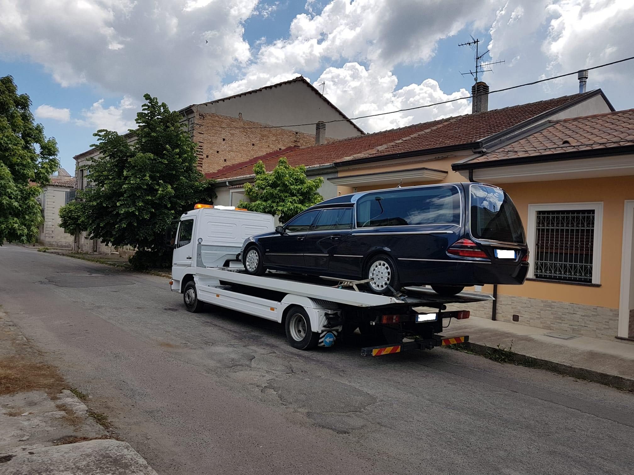 Auto "sospette" per le esequie di uno dei capi del clan Mancuso, impresa funebre nei guai