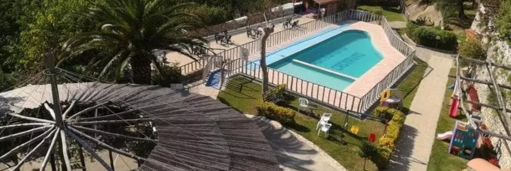 Bimbo annegato in piscina, si indaga per omicidio colposo