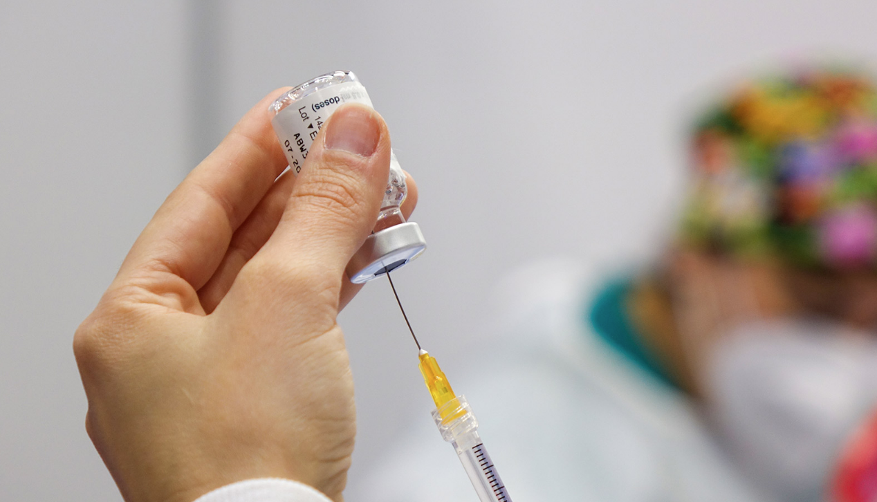 In Calabria più della metà dei giovani è senza vaccino. In una settimana 1.541 positivi