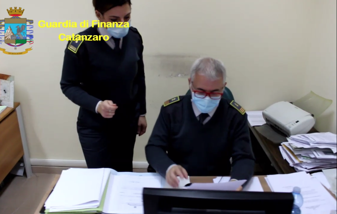 Lamezia, chiedeva interessi fino al 94%. Arrestato commerciante: sequestrati beni per 640mila euro – VIDEO