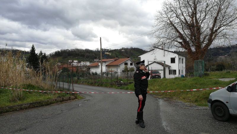 Tragedia a Rende, prima uccide moglie e figli e poi si toglie la vita