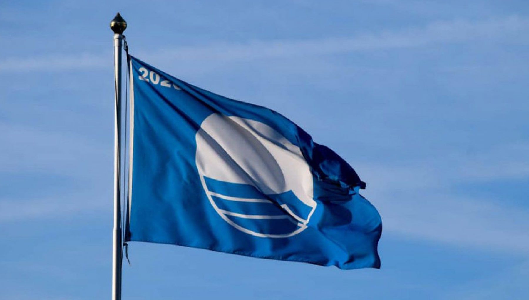 Calabria protagonista tra le eccellenze balneari: tre nuove Bandiere Blu nel 2025