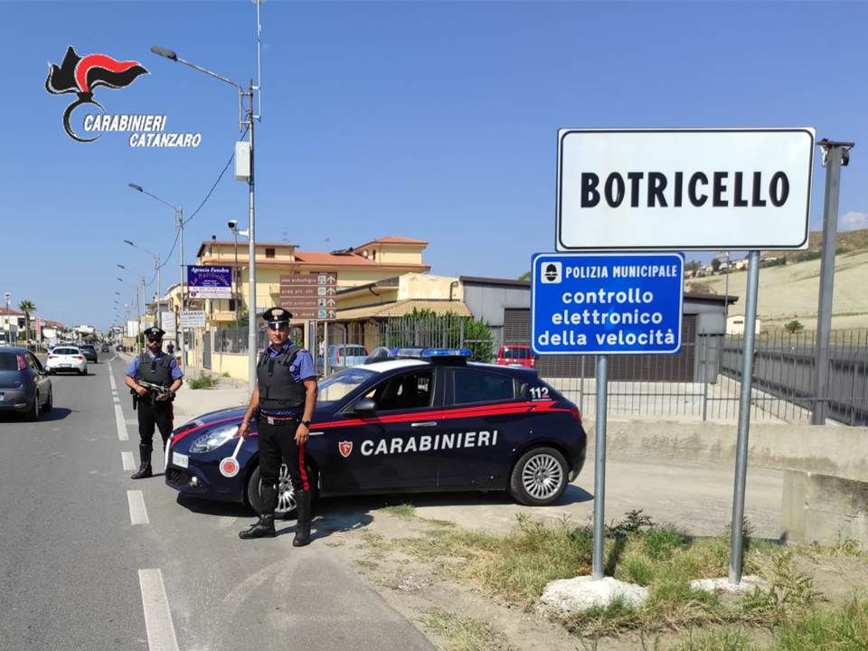 Atti sessuali con una minorenne, arrestato un 52enne a Botricello