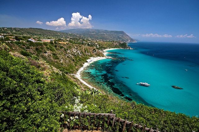 Deltaplano precipita a Capo Vaticano, grave pilota