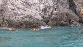 Capo Vaticano, due turisti bloccati sugli scogli: salvati dai Vigili del fuoco dopo il mare mosso