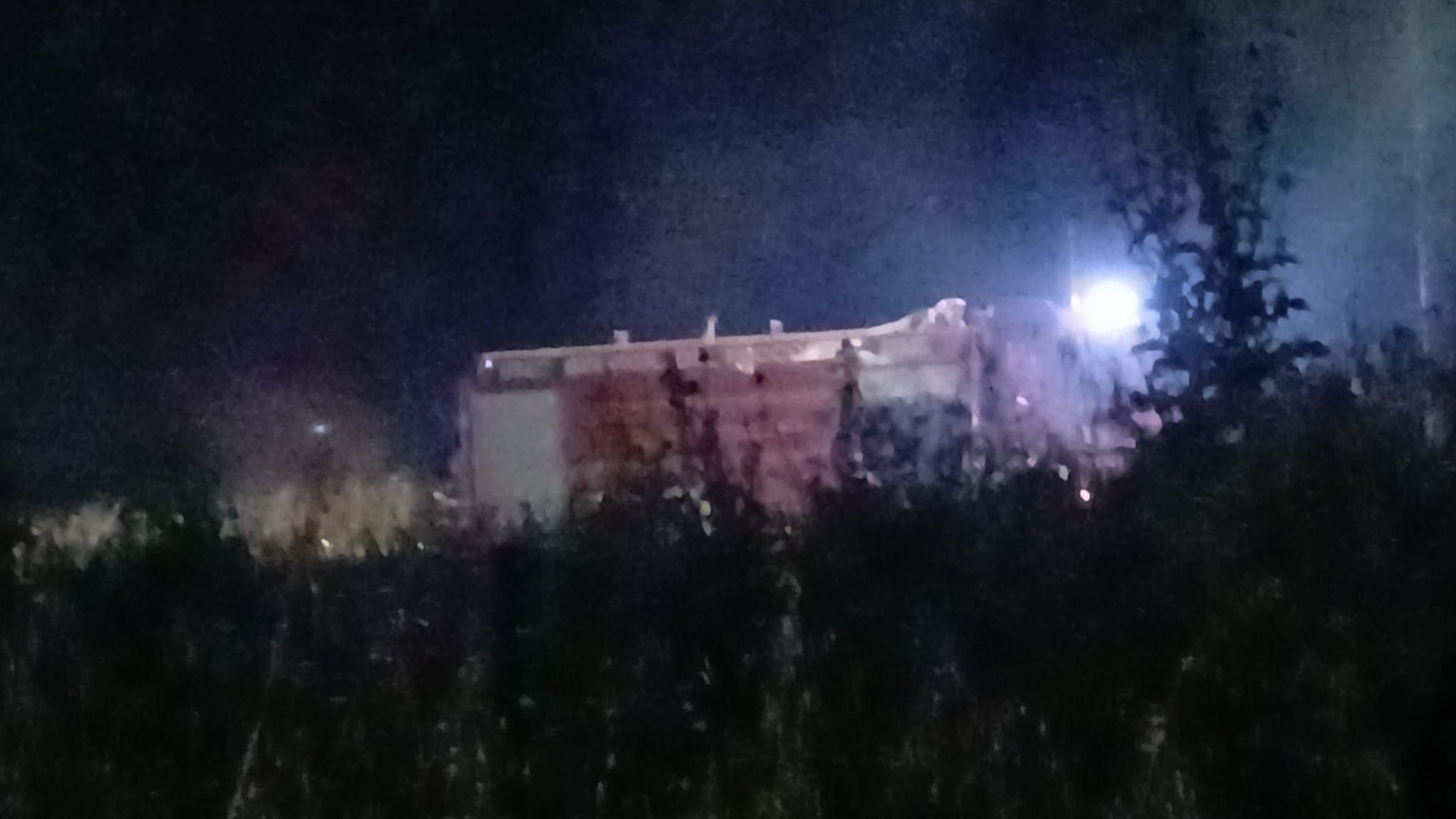 Fiamme vicino all’area archeologica di Sibari, intervengono i vigili del fuoco – VIDEO