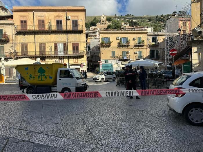 Sparatoria in piazza a Monreale, tre morti e due feriti