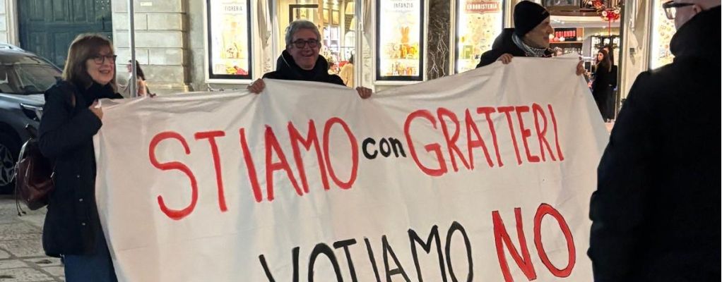 Gratteri a Bisceglie accolto dai sostenitori: «Votiamo “No”»
