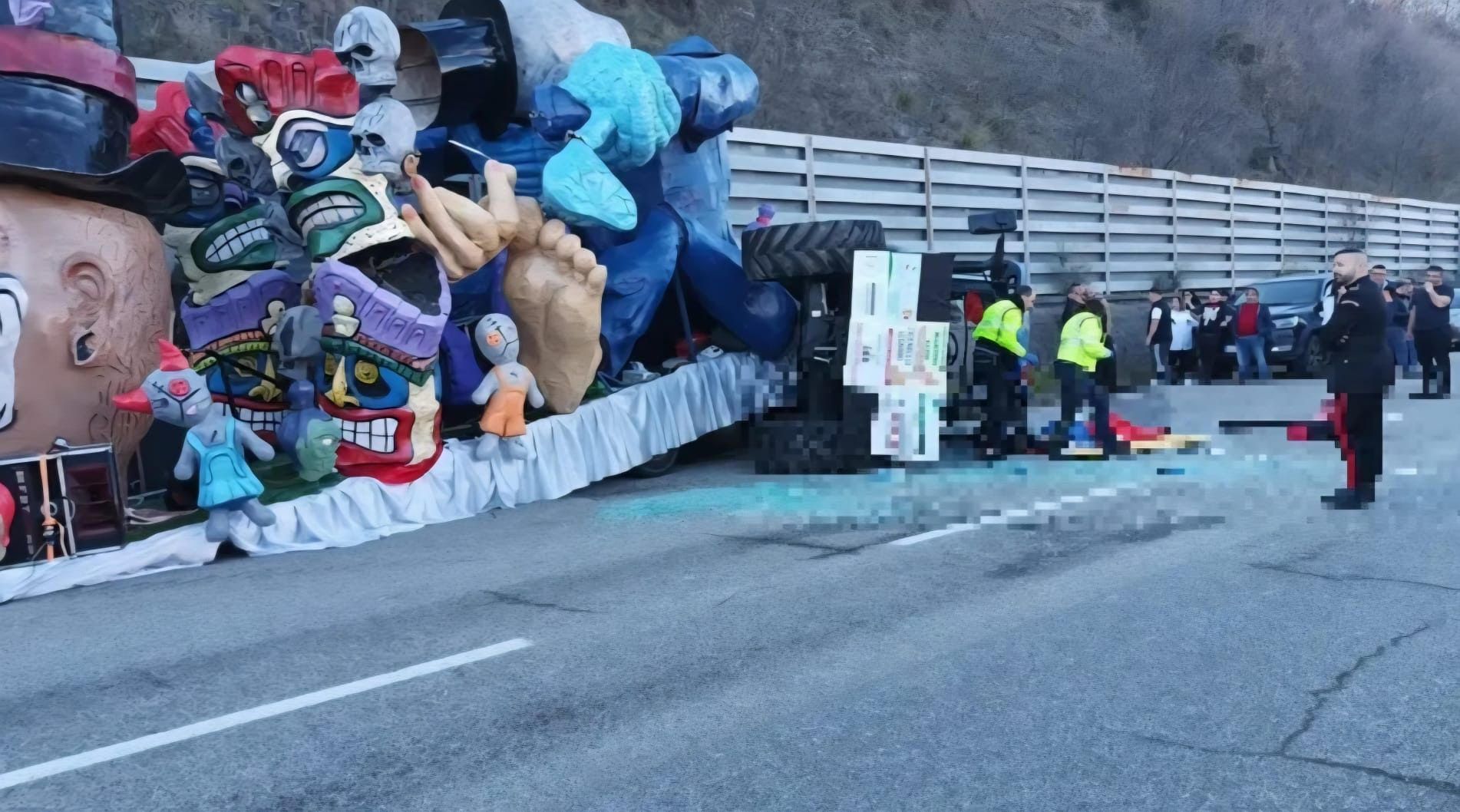 Carro di Carnevale si ribalta tra San Marco Argentano e Fagnano Castello: grave una giovane