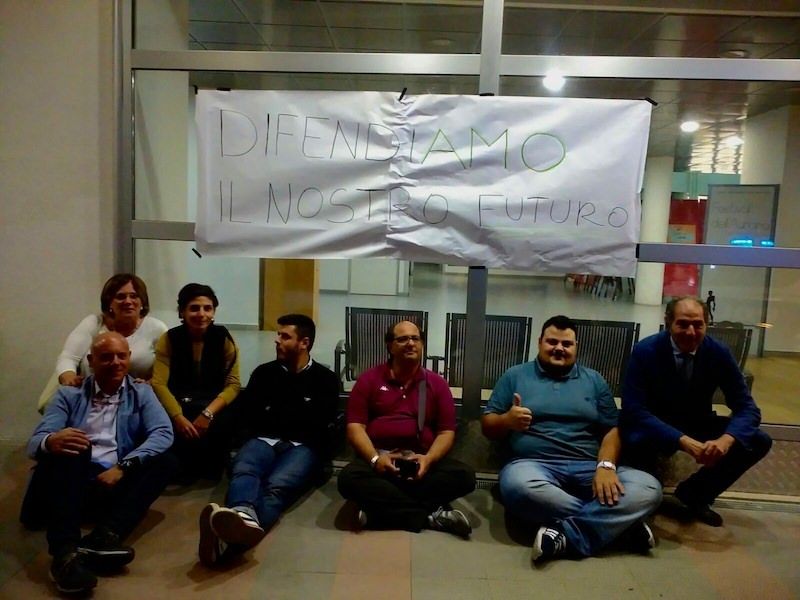 Sit in di protesta nell'aeroporto di Crotone