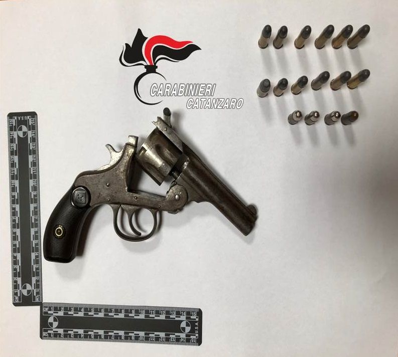 Maida, aveva in casa una pistola pronta all’uso: denunciato 38enne