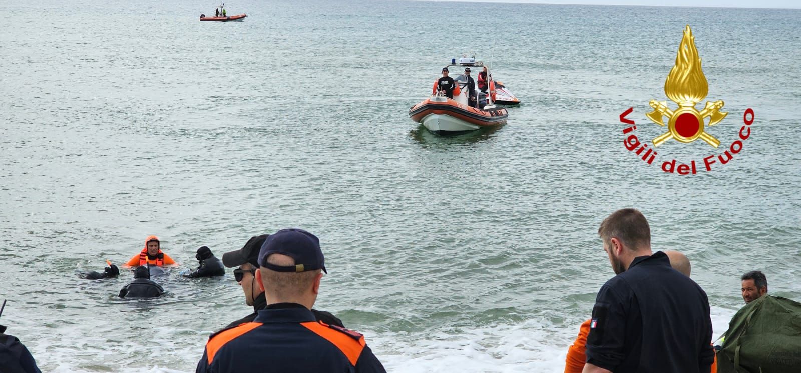 Corpi trascinati verso nord, le ricerche ora si estendono per 13 chilometri lungo la costa