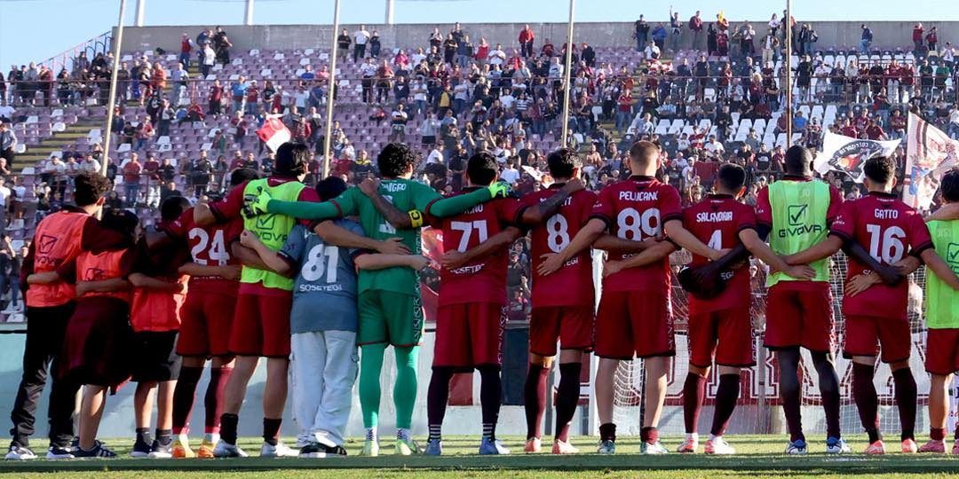 La Reggina chiede scusa ai tifosi e rinnova la fiducia a Trocini