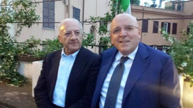 De Luca, Oliverio e la bulimia di potere