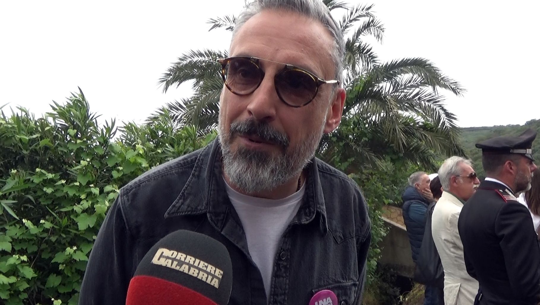 Le «corone di spine» in testa alle persone buone: così Brunori ricorda Maria Chindamo