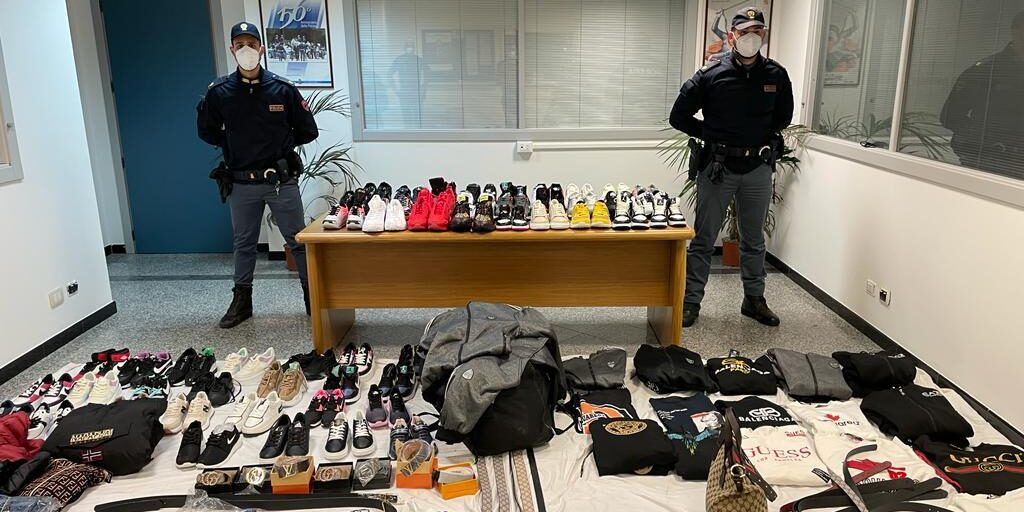 Siderno, sequestrati capi d’abbigliamento e prodotti industriali contraffatti