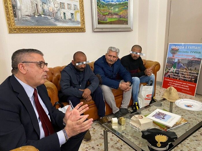 Due superstiti del naufragio di Cutro ricevuti in Comune a Cassano allo Ionio