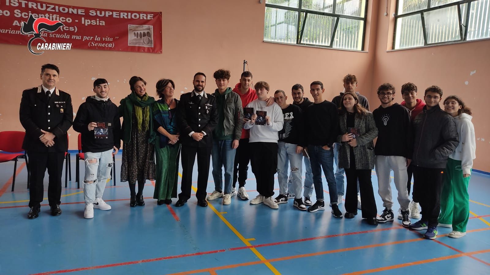 I carabinieri consegnano il libro “Le stelle di Dora” alle quinte classi delle Superiori di Amantea