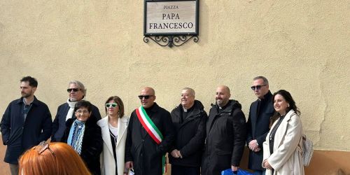 piazza papa francesco Acri 1