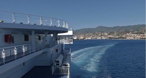 Villa San Giovanni, aliscafo urta la banchina in fase di ormeggio