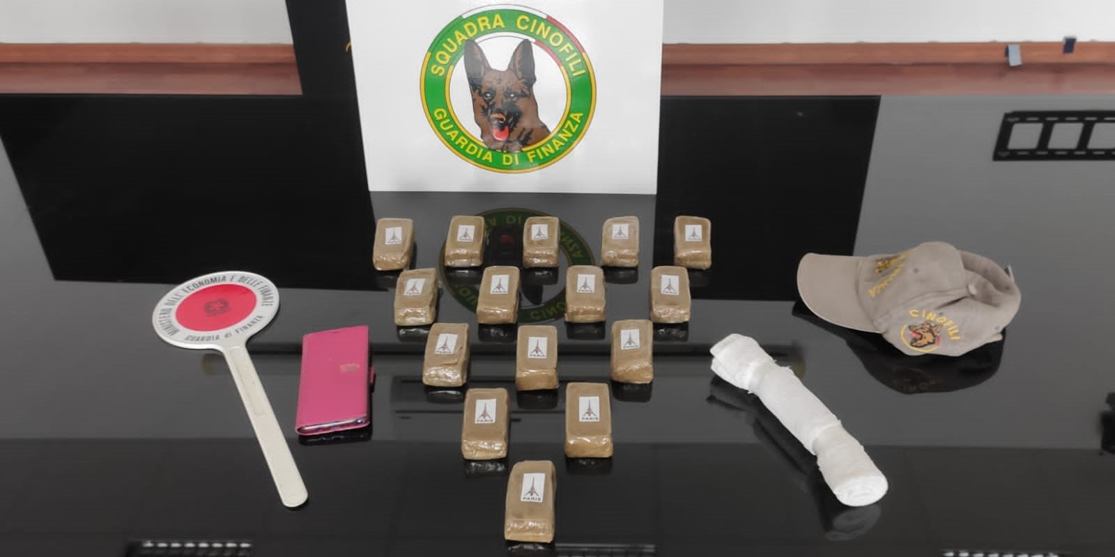 Villa San Giovanni, fermato corriere di droga, trasportava 1,5kg di hashish in Sicilia