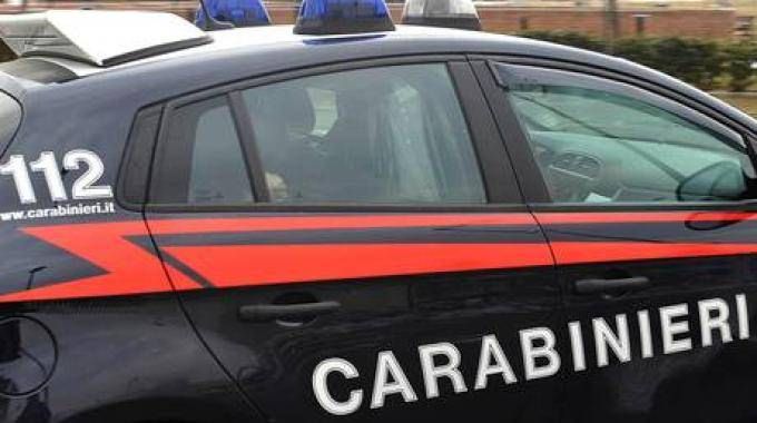 Gioca con una bomba vicino al cimitero, 14enne ferito