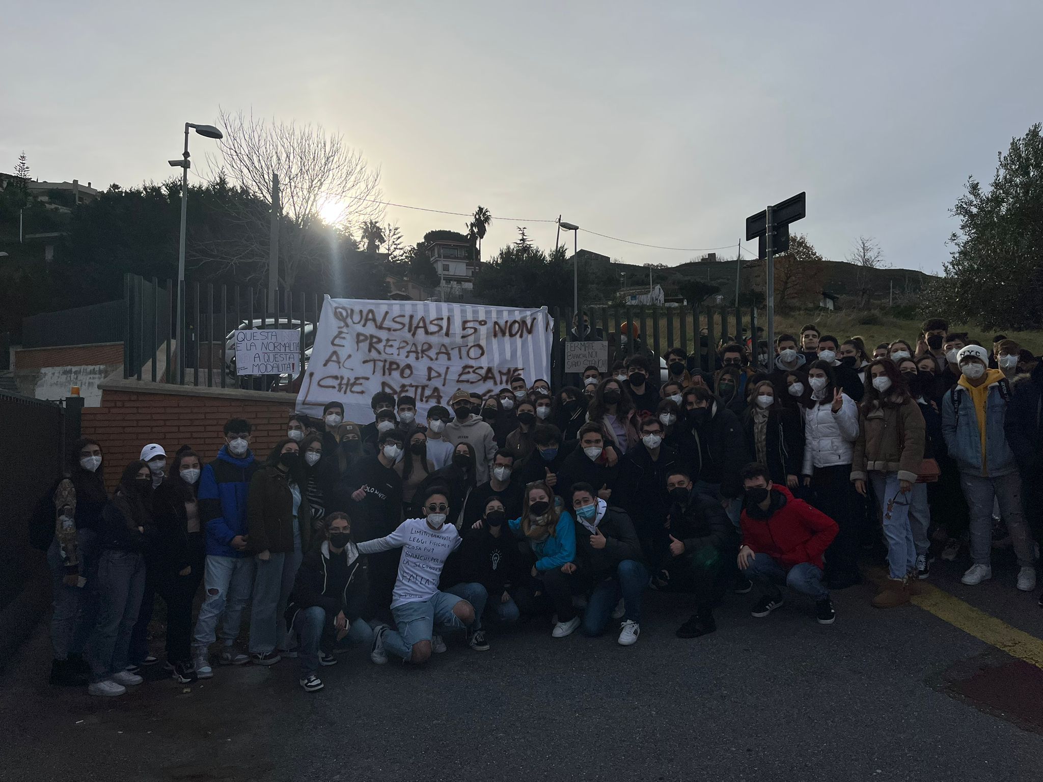 Amantea, studenti in piazza contro l’esame di Stato