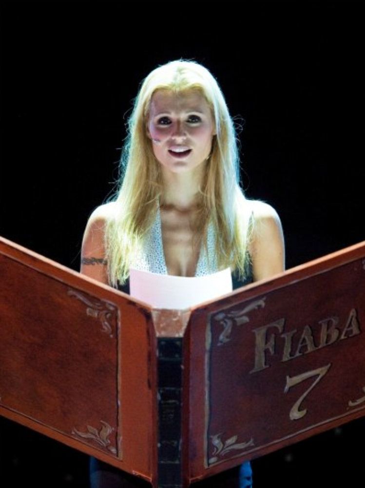 “Mi scappa da ridere” con la Hunziker stasera al Rendano