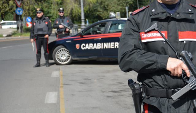 Mesoraca, si oppone al controllo dei carabinieri: arrestato