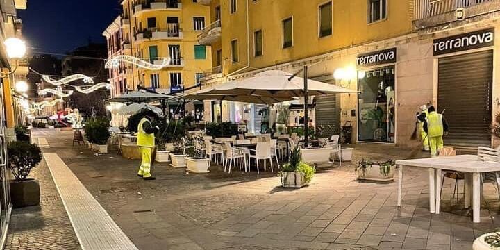 Cosenza, pulizie straordinarie di Capodanno: il plauso della giunta