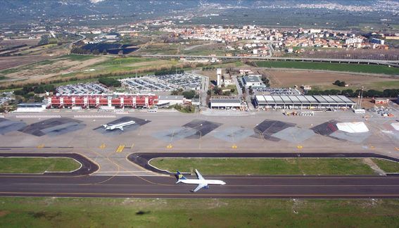 Gli aeroporti calabresi ripartono: al via Lamezia, da luglio anche Crotone e Reggio