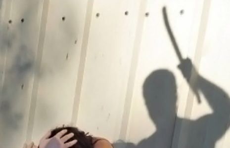 Aggredisce minori con un bastone, denunciato 66enne