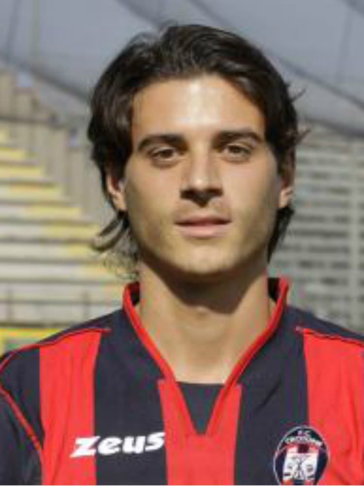 Calcio, ricoverato d`urgenza giocatore del Crotone